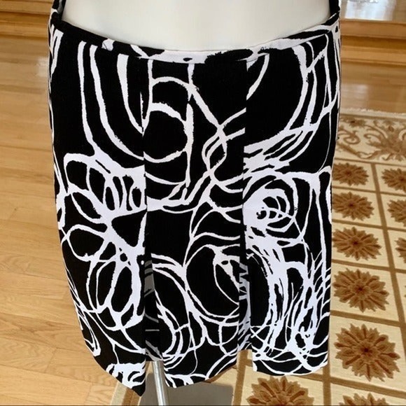 Pleated A-Line Knee Length Graphic Print Skirt Size Medium - Picture 4 of 8